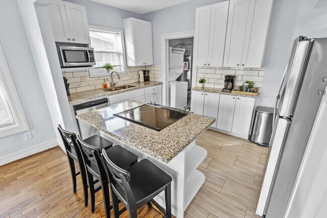 Building Photo - 3321 Charleston St