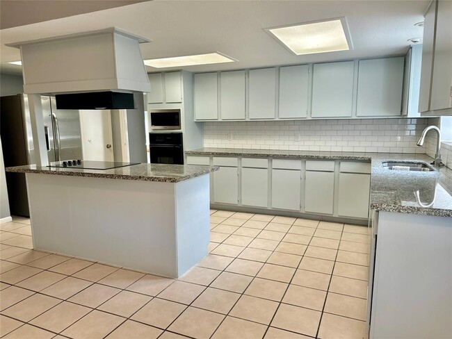 Building Photo - 12011 Carriage Ridge Ct