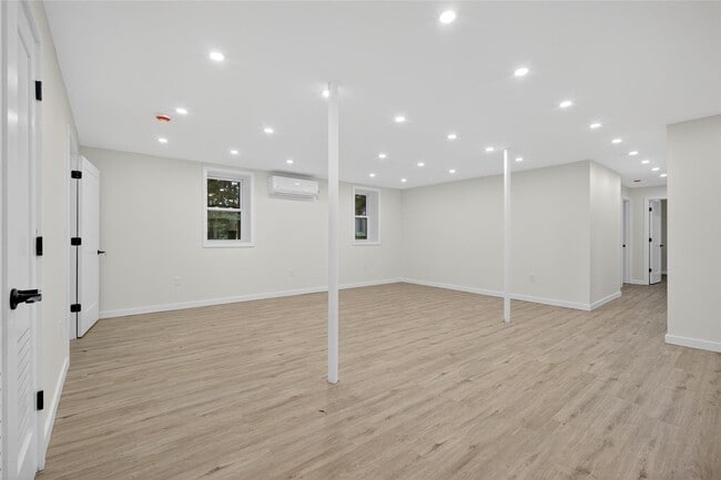 Building Photo - 46 Peddler Hill Rd