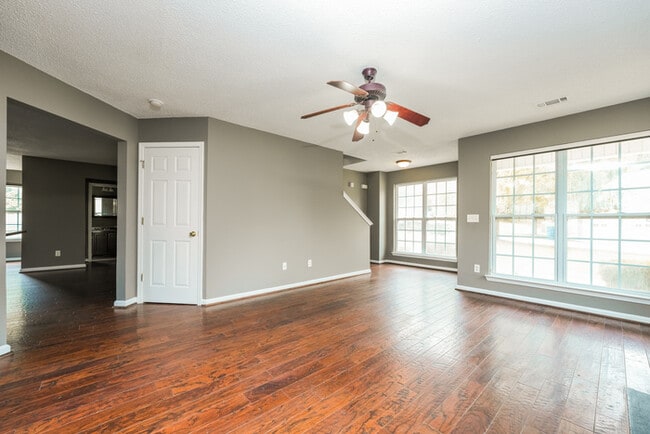 Building Photo - 5549 Village Ridge