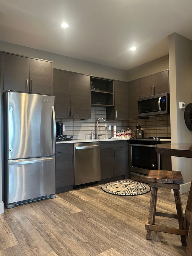 Building Photo - Fully Furnished Condo in Black Bull