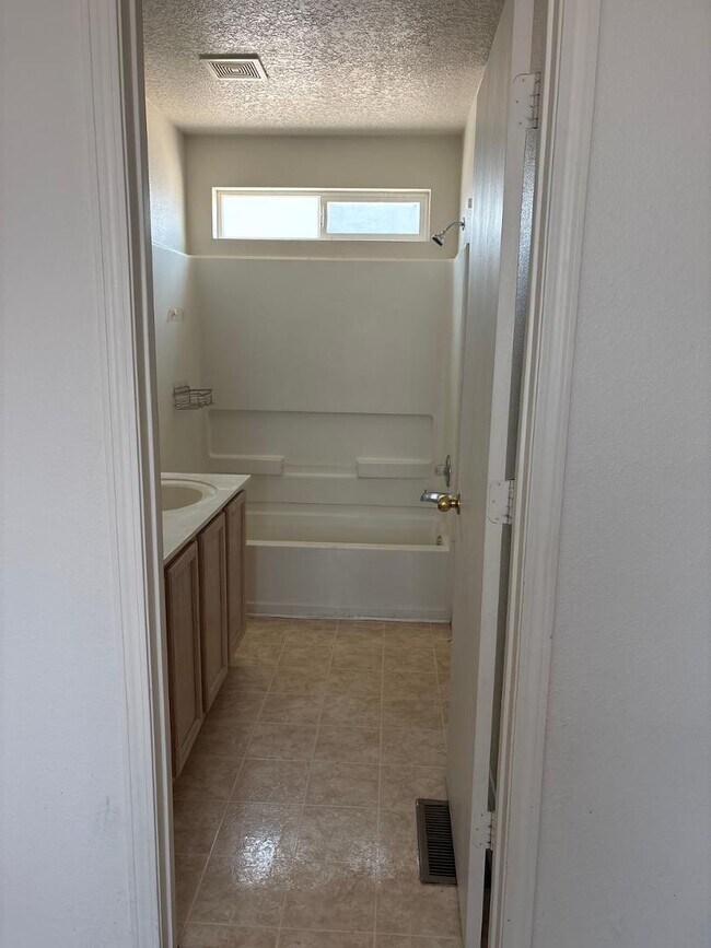 Building Photo - 1726 Gallinas Rd