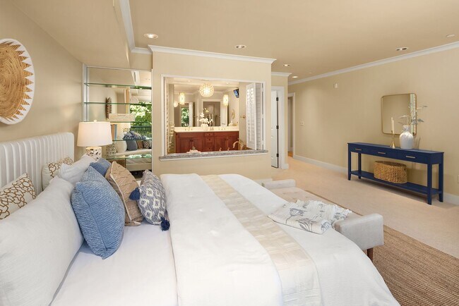 Building Photo - Luxury Penthouse with 600+ Sqft Terrace & ...