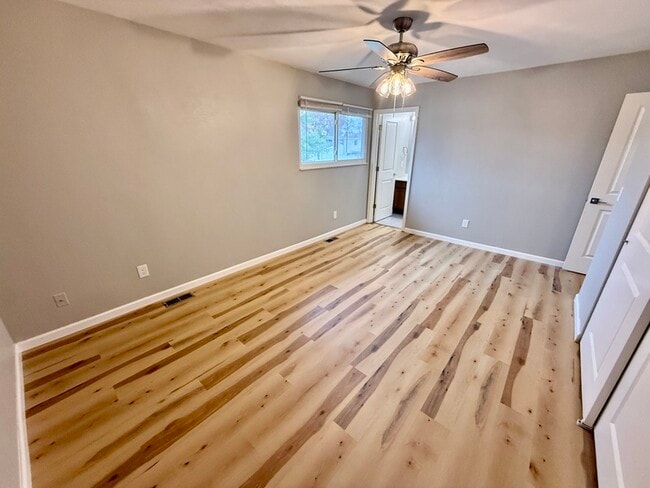 Building Photo - 204 W Wesley Dr