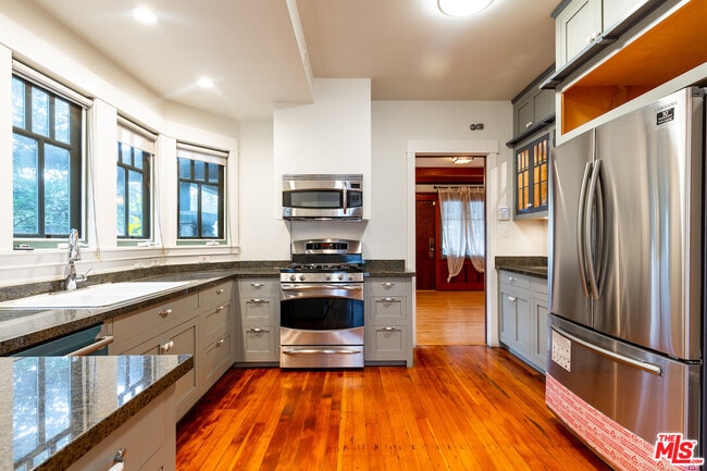 Building Photo - 2544 3rd St