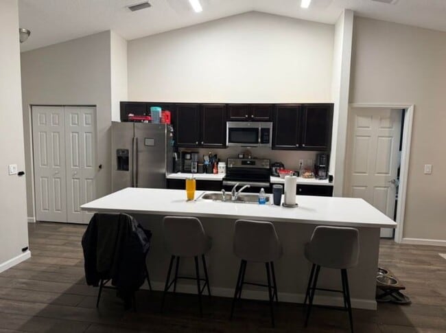Building Photo - 4 bedroom 2 bath home in Port Saint Lucie