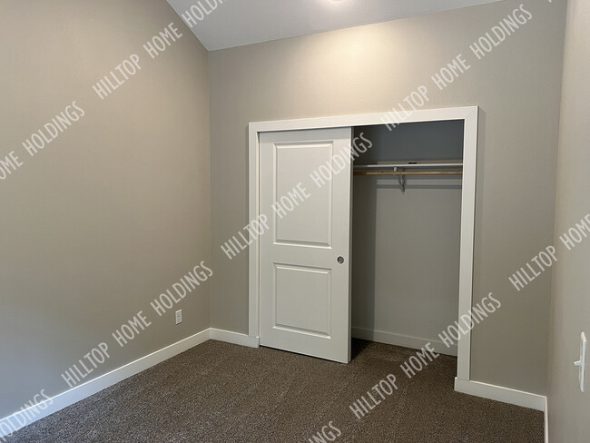 Building Photo - 60 Hilltop Rd