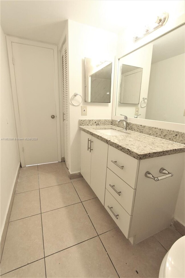 Building Photo - 2750 W 76th St