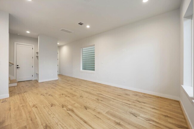 Building Photo - 6119 Campo Vista Dr