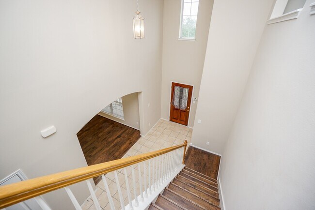 Building Photo - 1323 Colonial Manor Dr