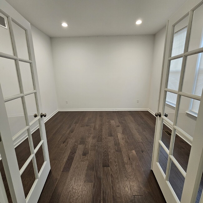 Building Photo - 4 bedroom, 3 full bathrooms, 2 car garage ...