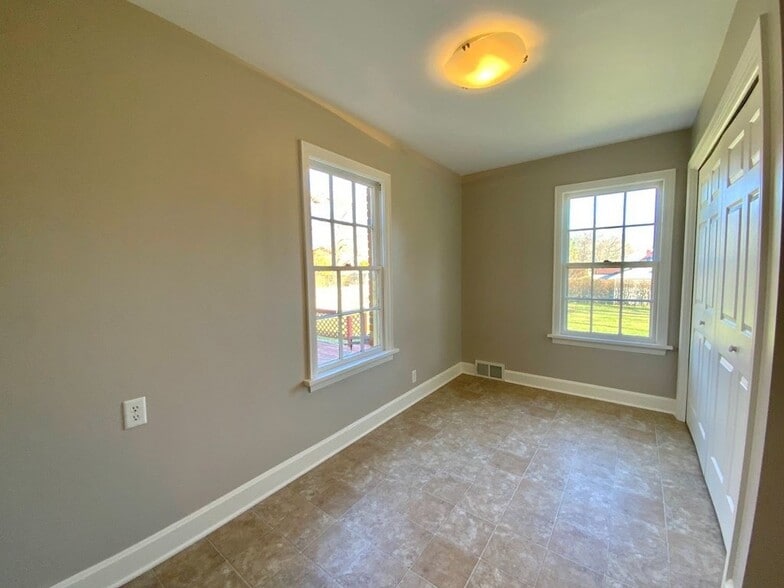 Building Photo - 1194 Woodland Rd