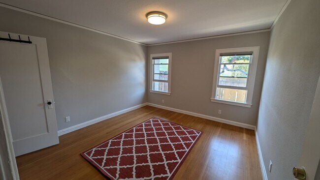 Building Photo - Laurel Street Triplex