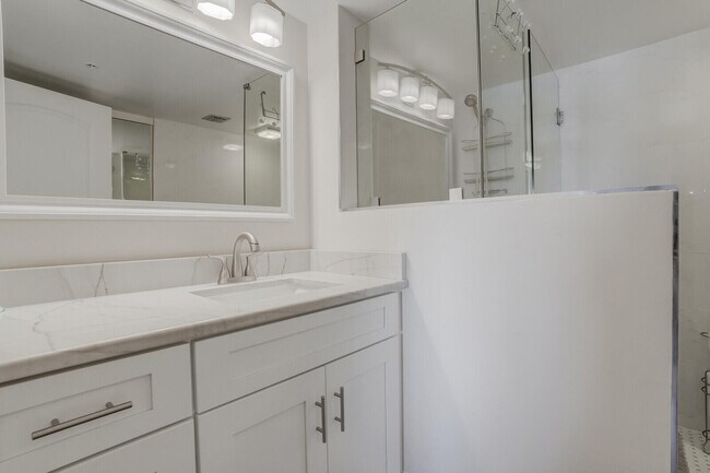Building Photo - 801 Seafarer Cir