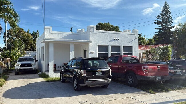 Building Photo - 2970 SW 13th St
