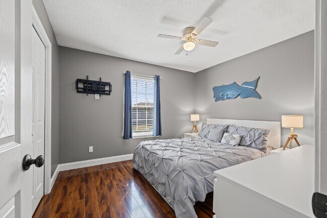 Building Photo - Pet Friendly 3-bedroom, 2-bath brick home with an office in southwest Pensacola