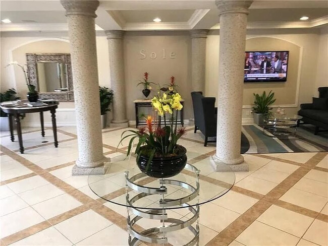 Building Photo - 533 NE 3rd Ave