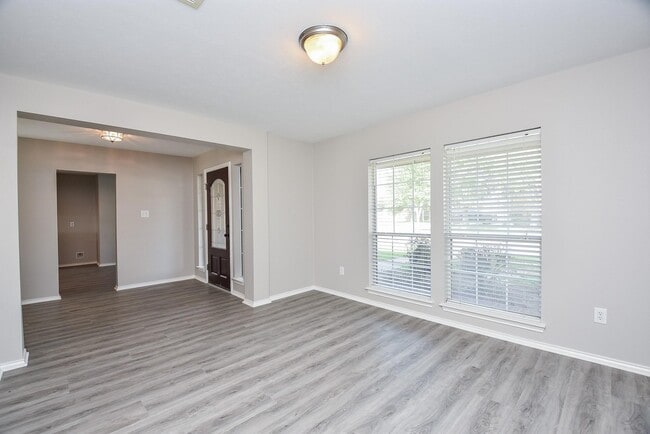Building Photo - 3935 Carters Lake Dr