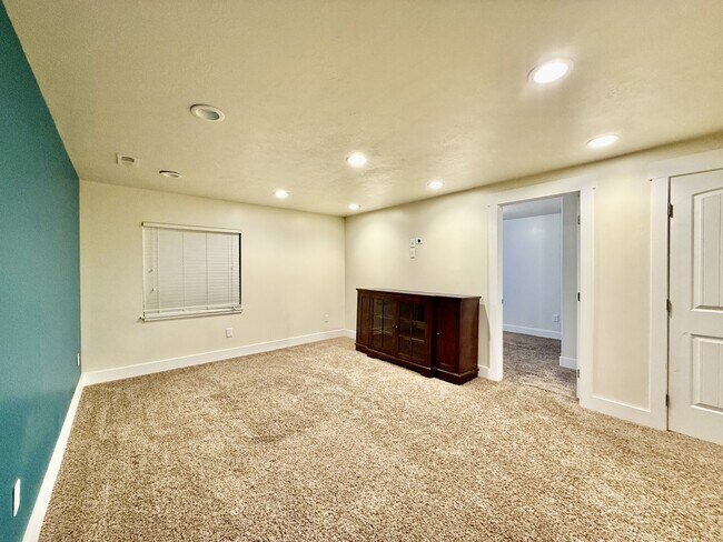 Building Photo - 6928 Village River Ln