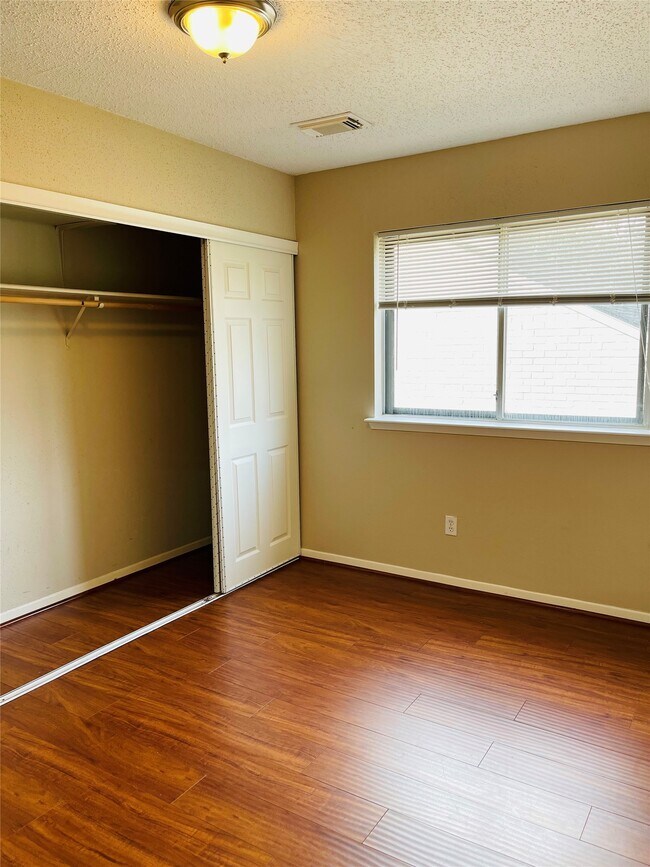 Building Photo - 4715 Rainbow Run