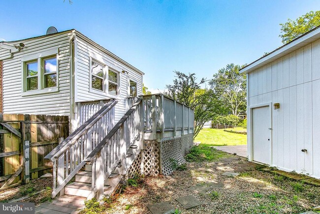 Building Photo - 9802 Lomond Dr