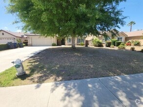 Building Photo - 5 bedrooms/ 2 baths Location Olive Dr/ Old...