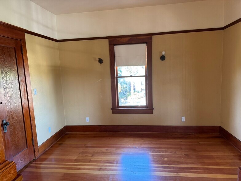 master bedroom - 1360 Granada Ave
