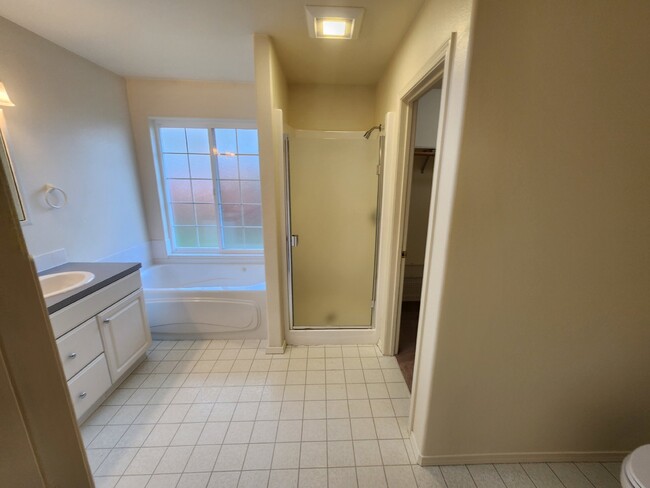 Building Photo - 3 bed 2 bath, close to Carrie Blake Park a...