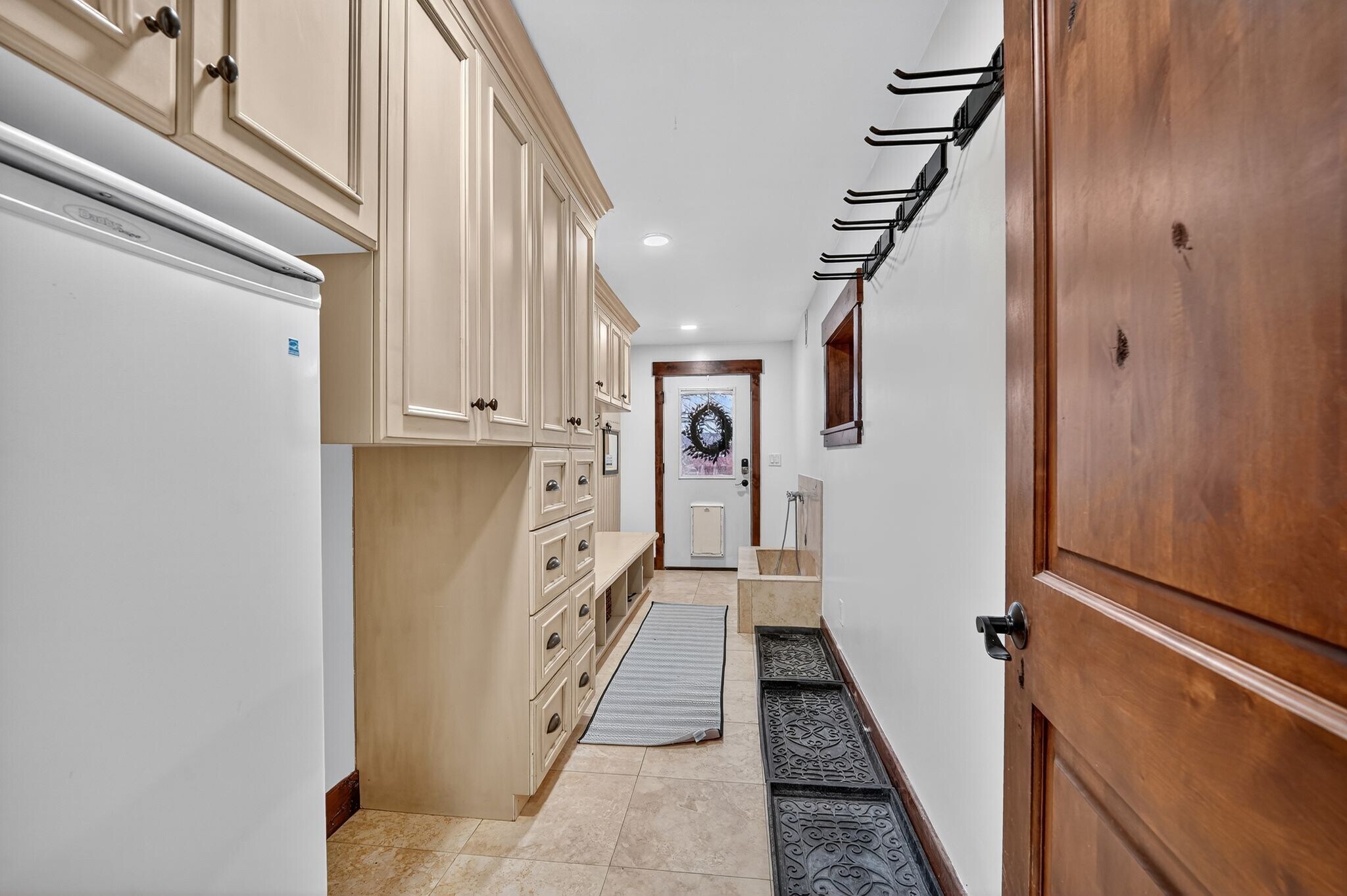 Building Photo - 7693 Whileaway Rd W