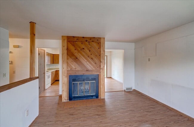 Building Photo - 1329/1331 S Thompson Dr