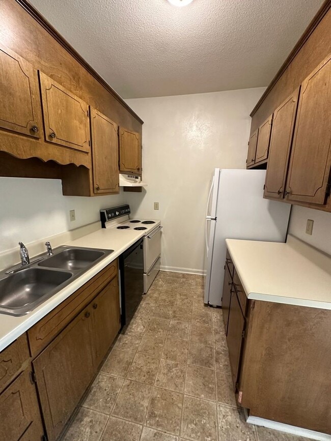 Building Photo - 526 E Main St