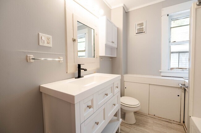 Building Photo - 408 W Illinois St