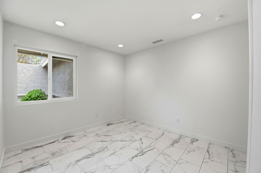 Building Photo - 30845 Catarina Dr