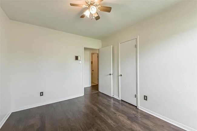 Building Photo - 1124 Helen Dr
