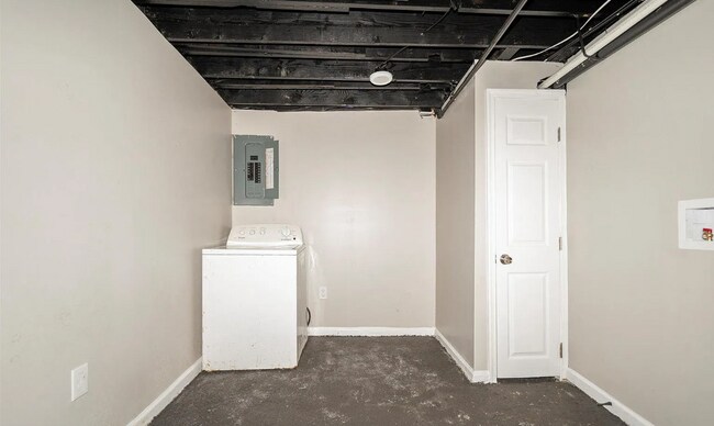 Building Photo - 163 N Wolfe St