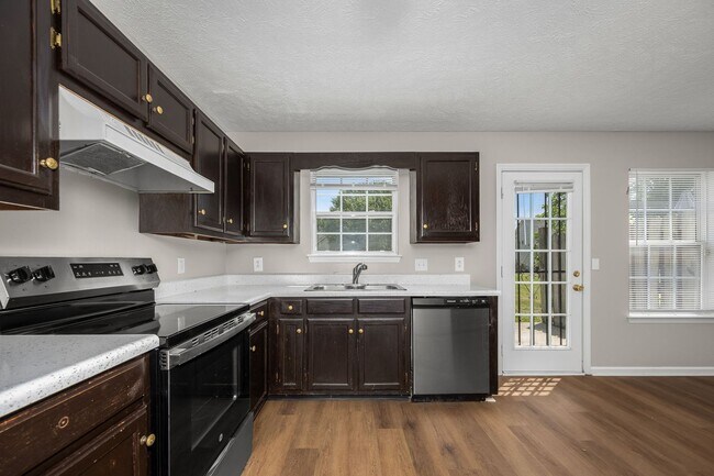 Building Photo - Hamlet Square Townhomes -2304A