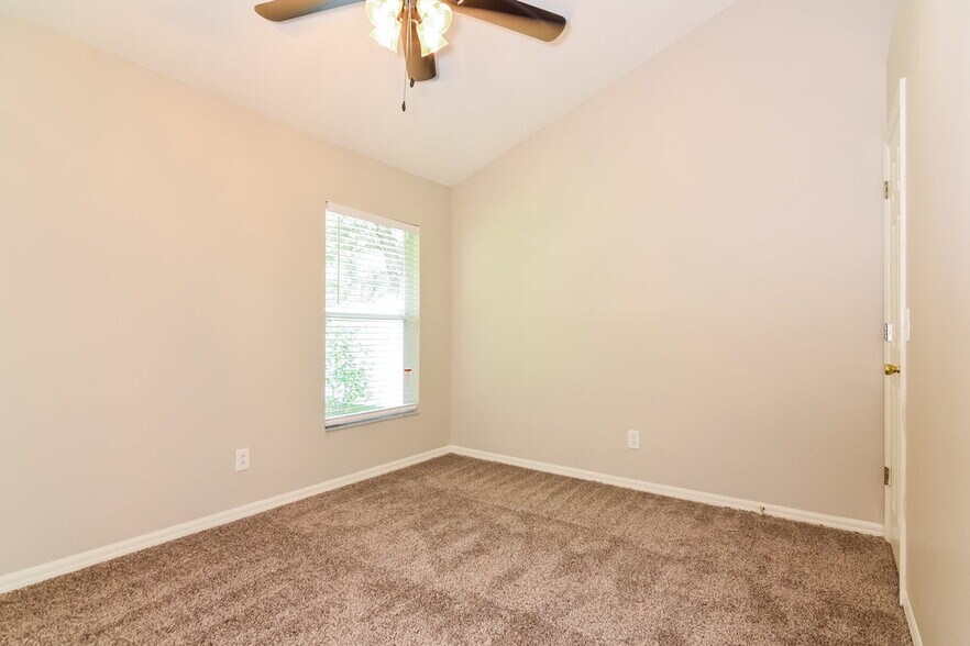 Building Photo - 2212 Kenwick Dr