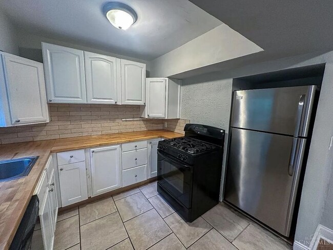 Building Photo - 1470 Antoinette Ave