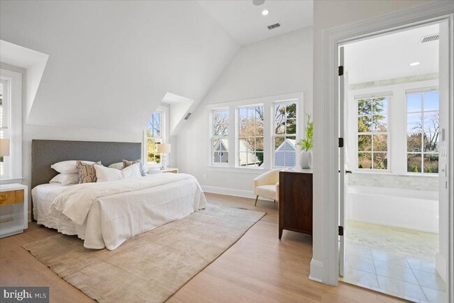 Building Photo - 3213 Foxhall Rd NW