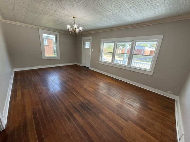 Building Photo - 25 Woodrow Ave