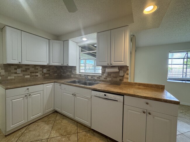 Building Photo - 129 Algiers Dr