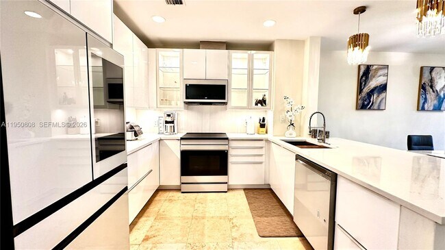 Building Photo - 814 NE 19th Ave