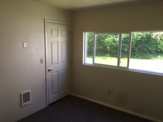 Building Photo - Updated 4 Bedroom ~ 1 Bathroom House Near ...
