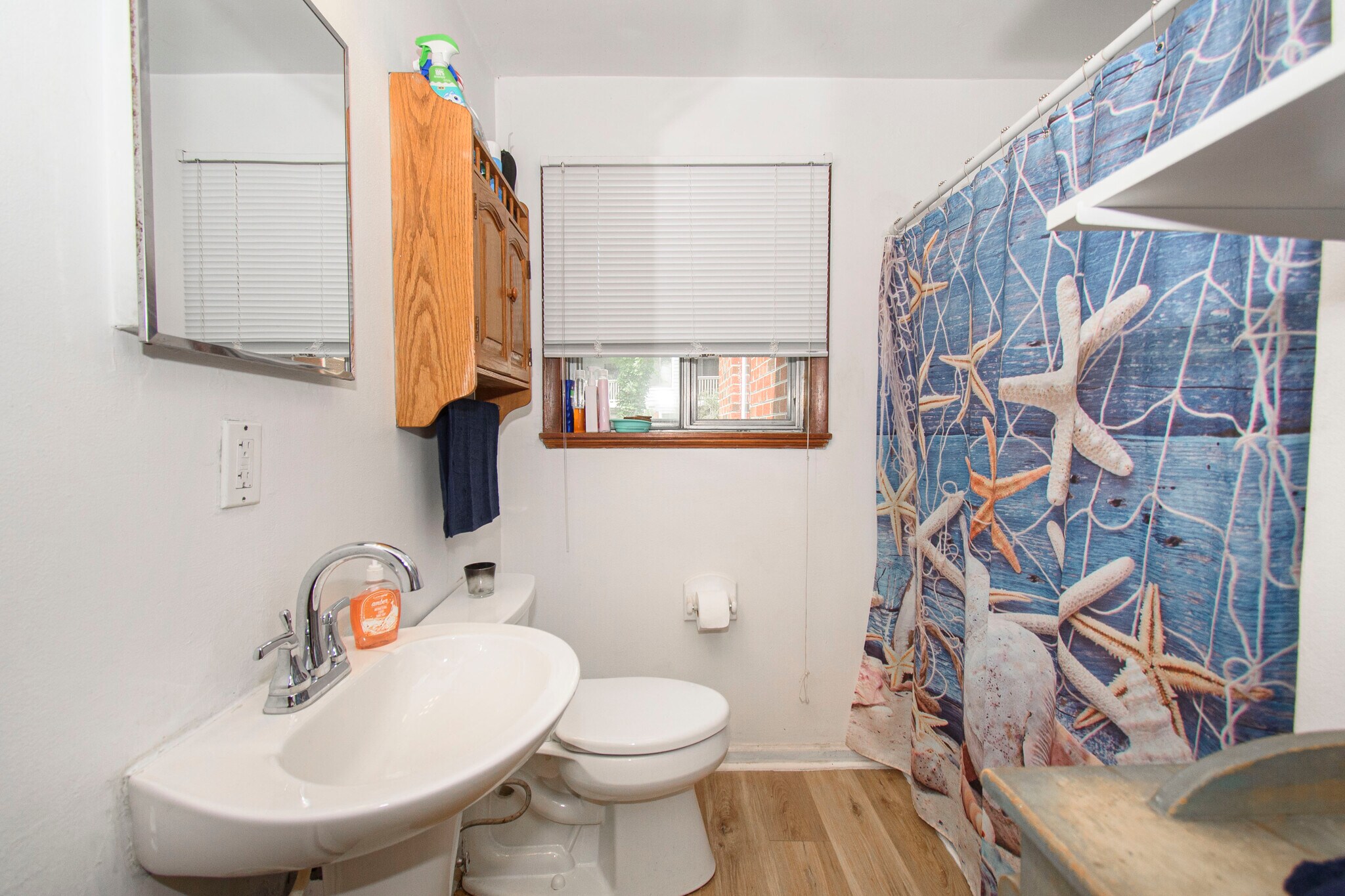 Building Photo - 206 Broce Dr