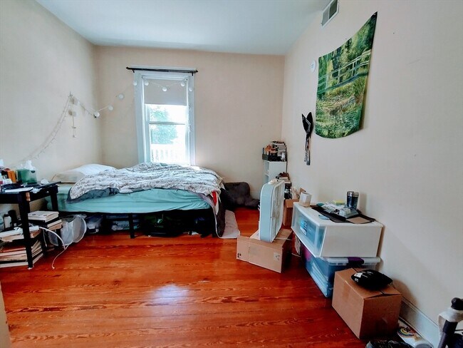 Building Photo - 86 Conwell Ave
