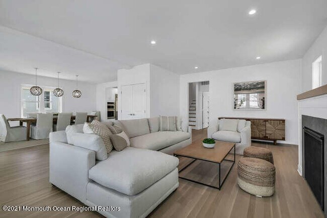 Building Photo - 916 Ocean Ave