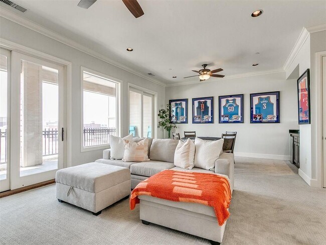 Building Photo - 414 NE 2nd St