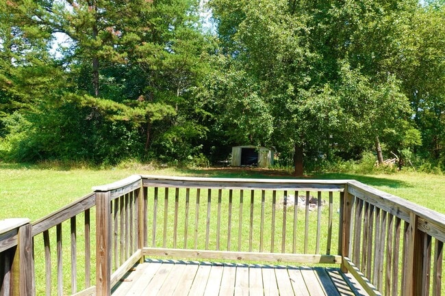 Building Photo - 129 River Oaks Cir