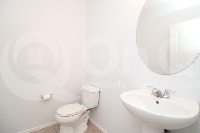 Building Photo - 8147 W Lynwood St