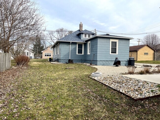 Building Photo - 3-bedroom, 2.0 bathroom home in Saint Joseph